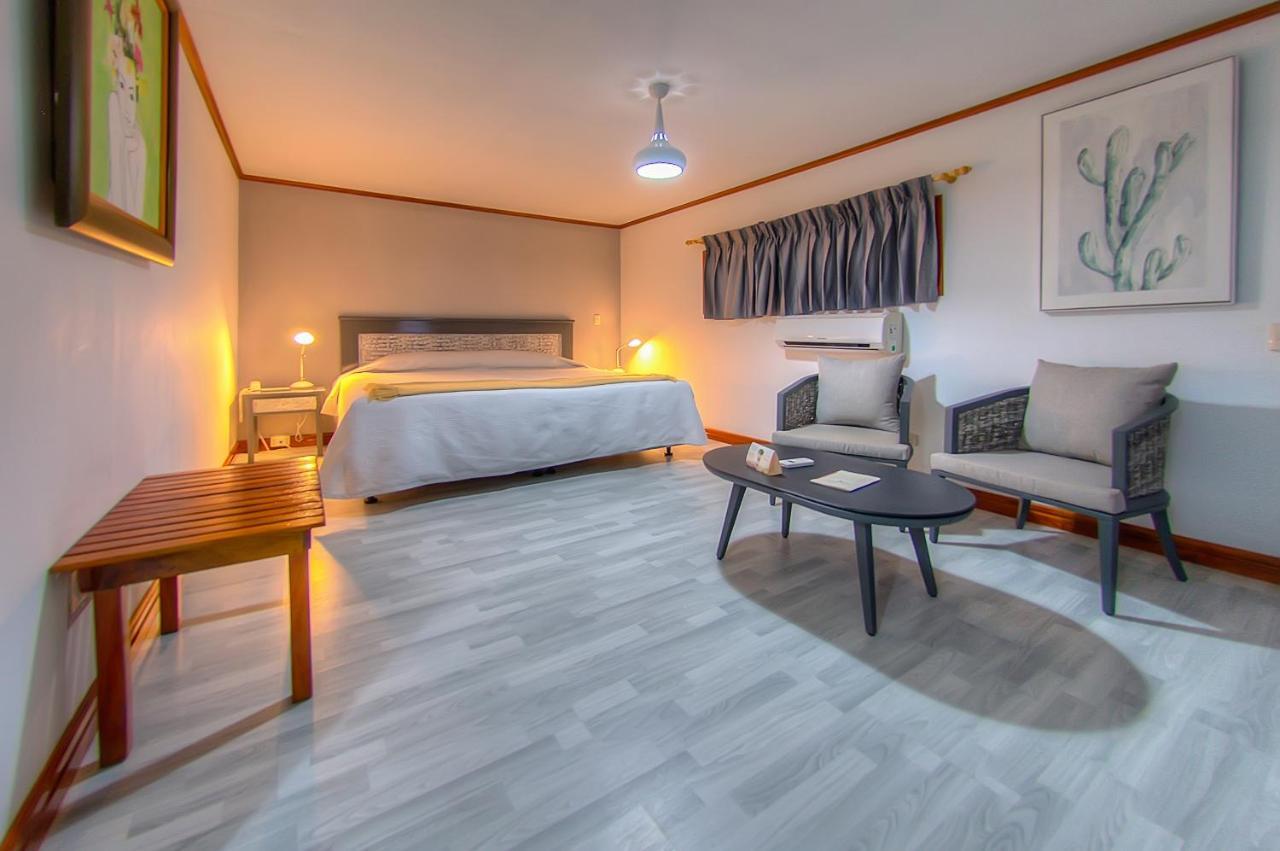 Hotel La Casa De Marita Puerto Villamil Esterno foto