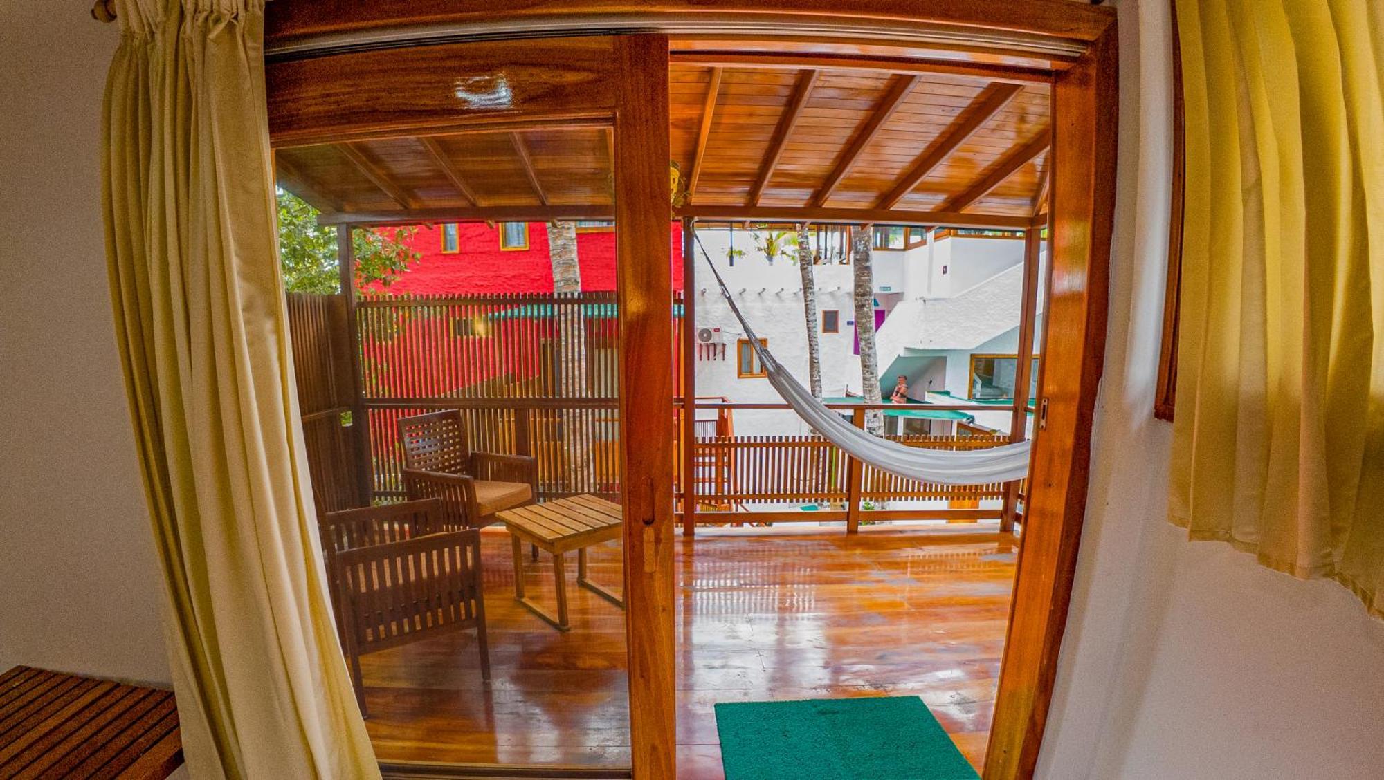 Hotel La Casa De Marita Puerto Villamil Esterno foto